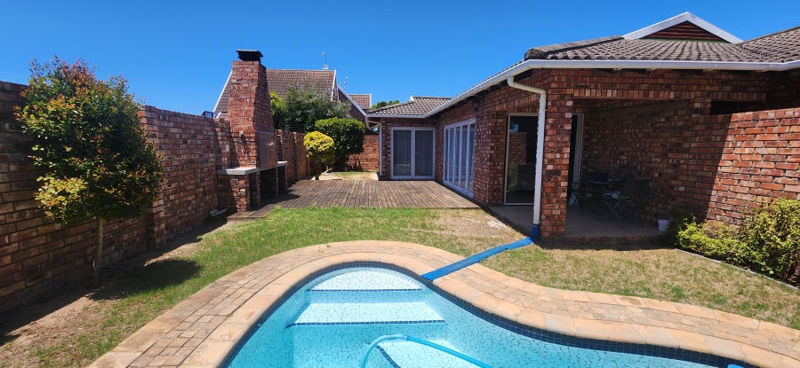 To Let 3 Bedroom Property for Rent in Summerstrand Eastern Cape